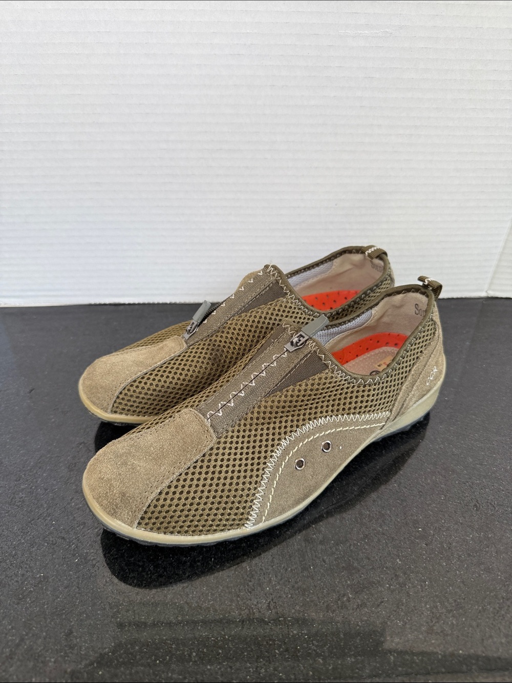 NEW! CC Resorts Women's Zip Sneakers Size 38 US 7.5 Olive Brown